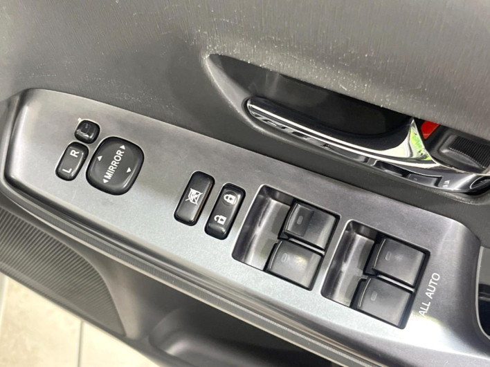 2013 Toyota Prius α DAA-ZVW41W (UW-69ef590e408b1)[6]