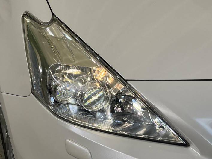 2014 Toyota Prius α DAA-ZVW41W (UW-69ef590f64419)[15]