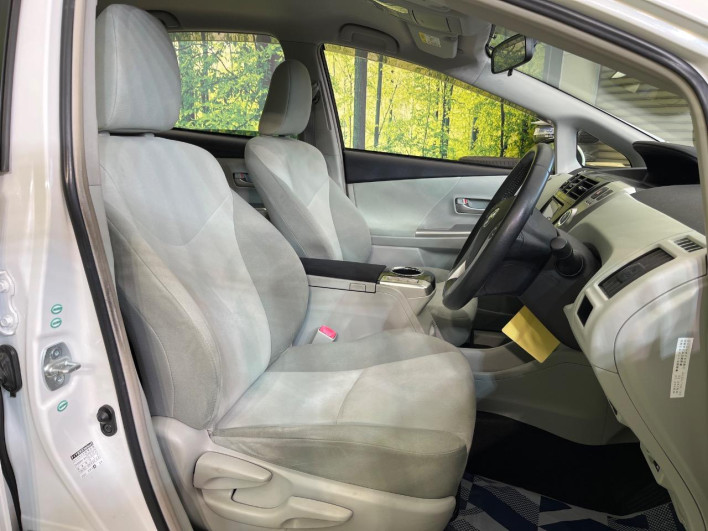 2014 Toyota Prius α DAA-ZVW41W (UW-69ef590f64419)[24]