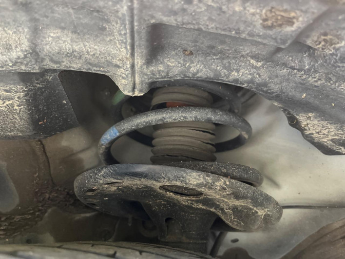 2014 Toyota Prius α DAA-ZVW41W (UW-69ef590f64419)[20]