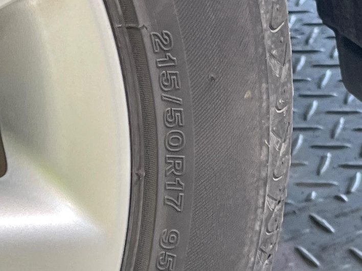 2014 Toyota Prius α DAA-ZVW41W (UW-69ef590f64419)[17]