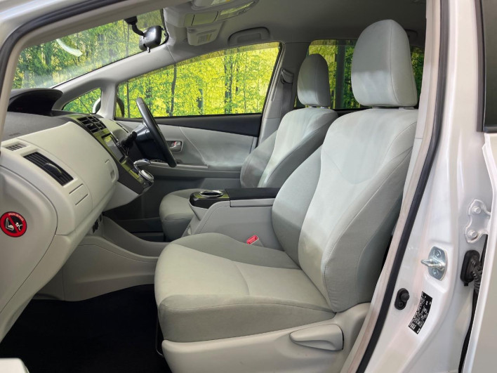 2014 Toyota Prius α DAA-ZVW41W (UW-69ef590f64419)[26]