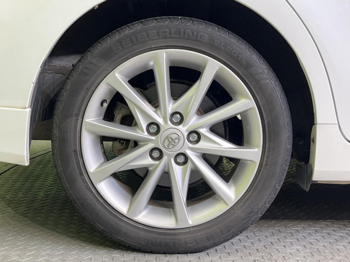 2014 Toyota Prius α DAA-ZVW41W (UW-69ef590f64419)[23]