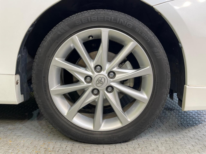 2014 Toyota Prius α DAA-ZVW41W (UW-69ef590f64419)[16]