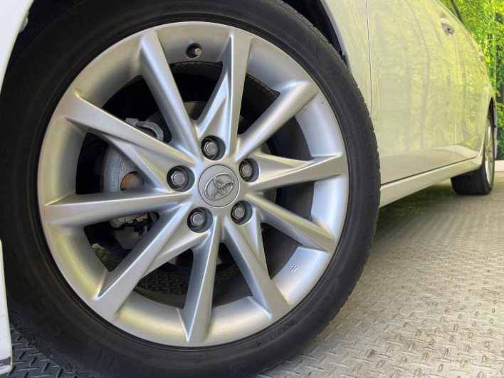 2014 Toyota Prius α DAA-ZVW41W (UW-69ef590f64419)[19]