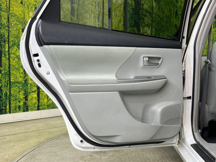 2014 Toyota Prius α DAA-ZVW41W (UW-69ef590f64419)[29]