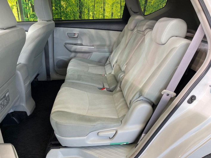 2014 Toyota Prius α DAA-ZVW41W (UW-69ef590f64419)[27]