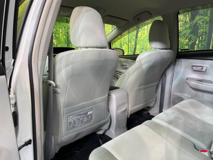 2014 Toyota Prius α DAA-ZVW41W (UW-69ef590f64419)[28]