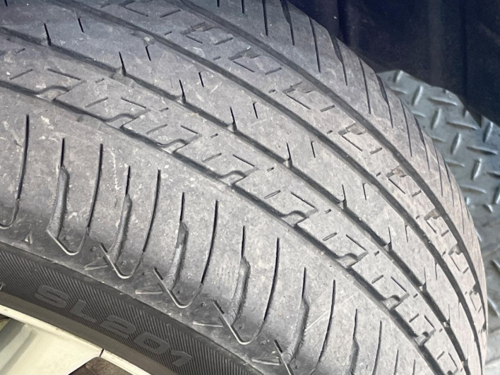 2014 Toyota Prius α DAA-ZVW41W (UW-69ef590f64419)[18]