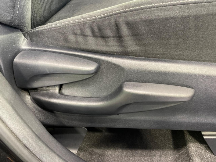 2015 Toyota Prius α DAA-ZVW41W (UW-69ef590fd0b17)[23]