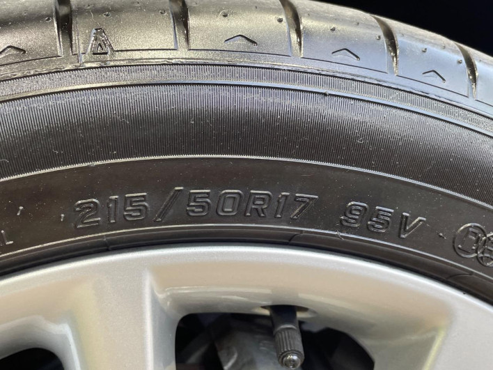 2015 Toyota Prius α DAA-ZVW41W (UW-69ef590fd0b17)[29]