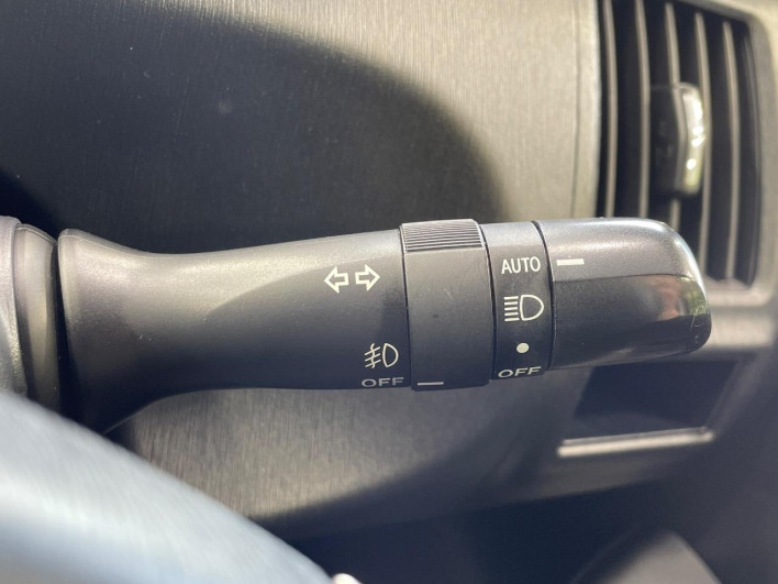 2015 Toyota Prius α DAA-ZVW41W (UW-69ef590fd0b17)[18]