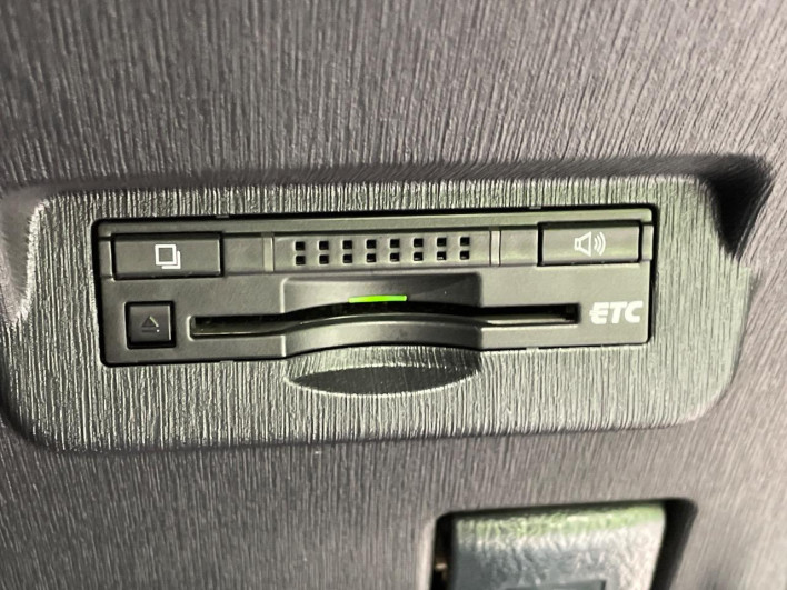 2015 Toyota Prius α DAA-ZVW41W (UW-69ef590fd0b17)[20]