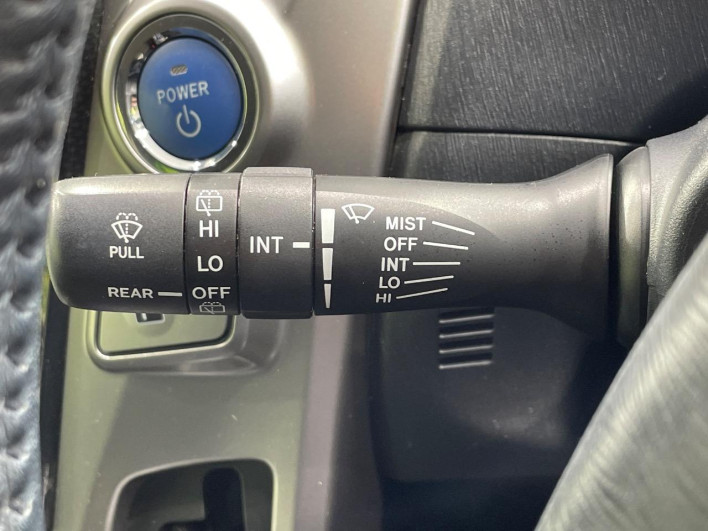 2015 Toyota Prius α DAA-ZVW41W (UW-69ef590fd0b17)[17]