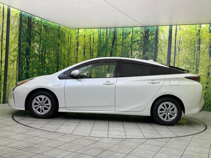 2016 Toyota Prius DAA-ZVW50 (UW-69ef59100d8f6)[11]