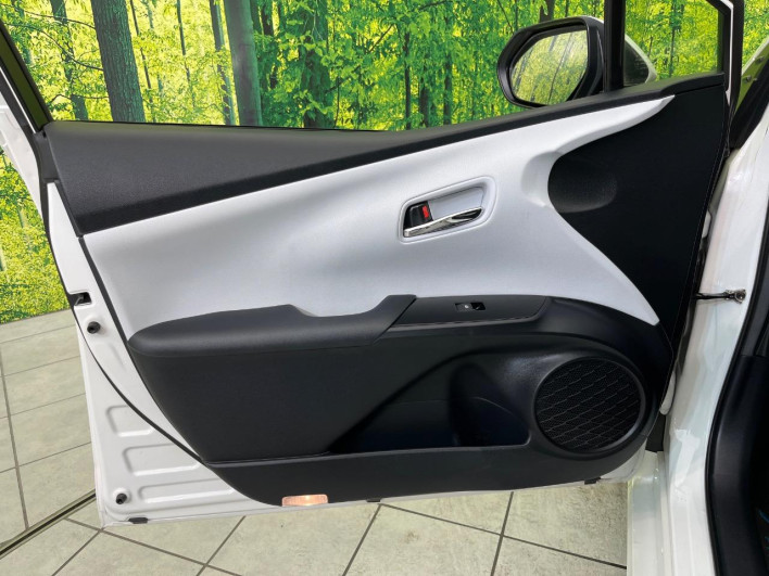 2016 Toyota Prius DAA-ZVW50 (UW-69ef59100d8f6)[24]