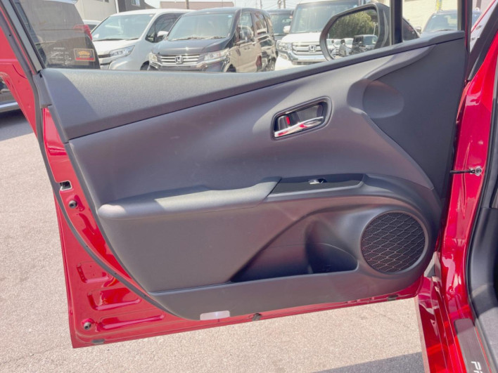 2016 Toyota Prius DAA-ZVW50 (UW-69ef59102219d)[20]