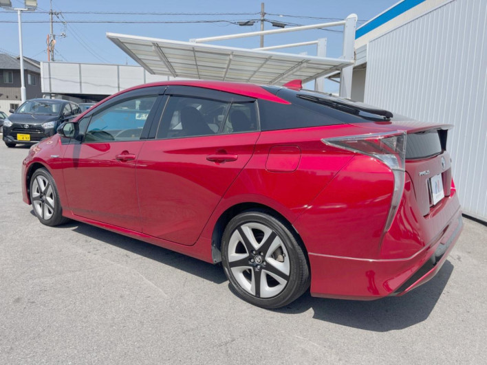 2016 Toyota Prius DAA-ZVW50 (UW-69ef59102219d)[13]