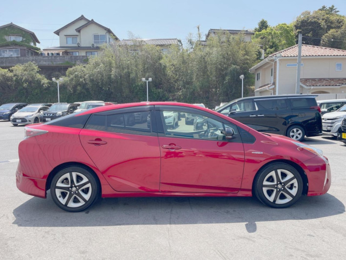 2016 Toyota Prius DAA-ZVW50 (UW-69ef59102219d)[8]