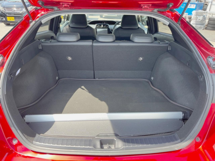 2016 Toyota Prius DAA-ZVW50 (UW-69ef59102219d)[24]