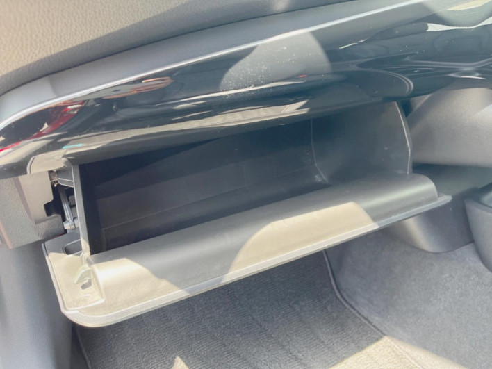 2016 Toyota Prius DAA-ZVW50 (UW-69ef59102219d)[21]