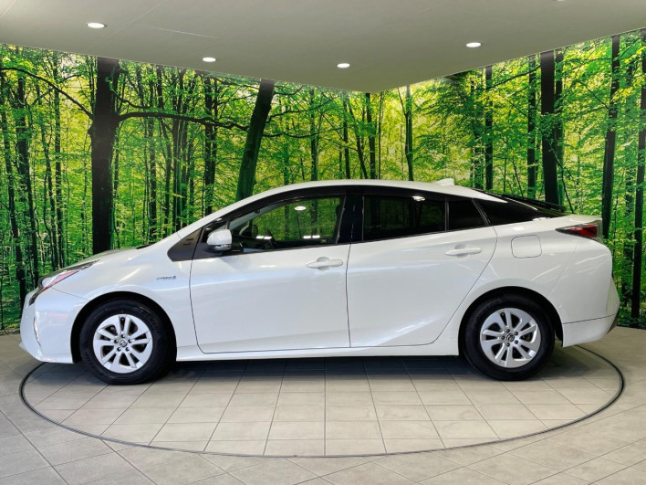 2017 Toyota Prius DAA-ZVW50 (UW-69ef591165897)[8]