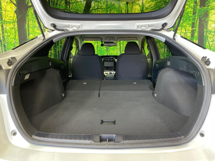 2017 Toyota Prius DAA-ZVW50 (UW-69ef591165897)[14]