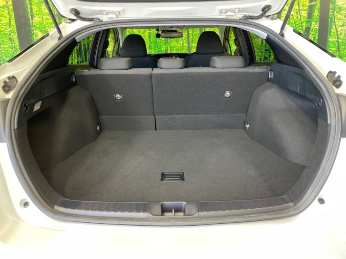 2017 Toyota Prius DAA-ZVW50 (UW-69ef591165897)[16]