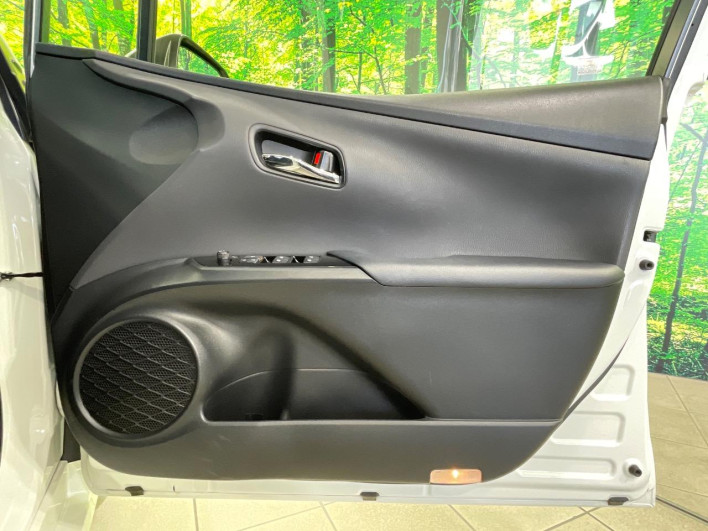 2017 Toyota Prius DAA-ZVW50 (UW-69ef591165897)[21]