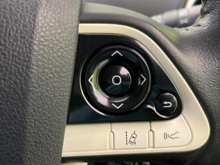 2017 Toyota Prius DAA-ZVW51 (UW-69ef5911c9d98)[14]