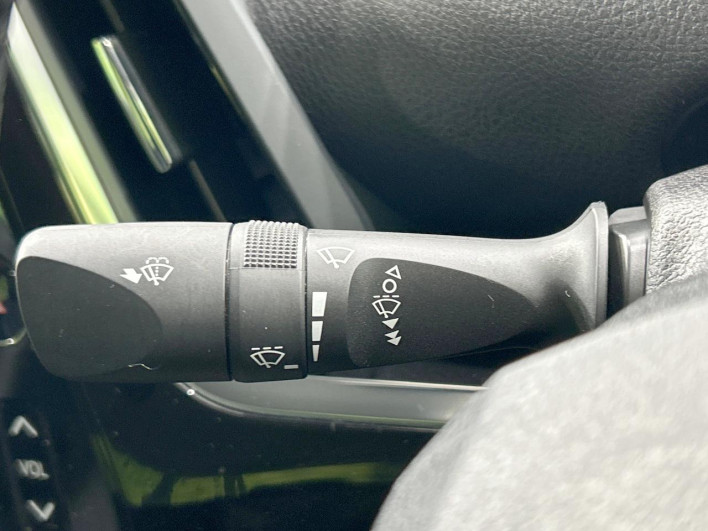 2019 Toyota Prius PHV DLA-ZVW52 (UW-69ef5911d12ce)[29]