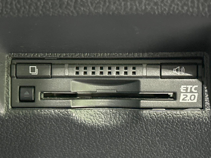 2019 Toyota Prius PHV DLA-ZVW52 (UW-69ef5911d12ce)[18]