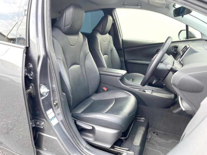 2019 Toyota Prius DAA-ZVW55 (UW-69ef591352348)[20]