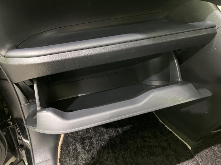 2019 Toyota Voxy DAA-ZWR80W (UW-69ef591602ee7)[4]