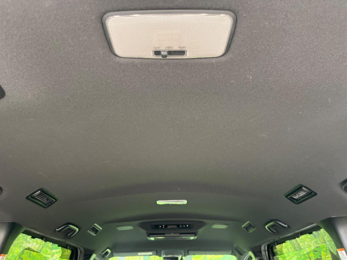 2019 Toyota Voxy DAA-ZWR80W (UW-69ef591602ee7)[6]