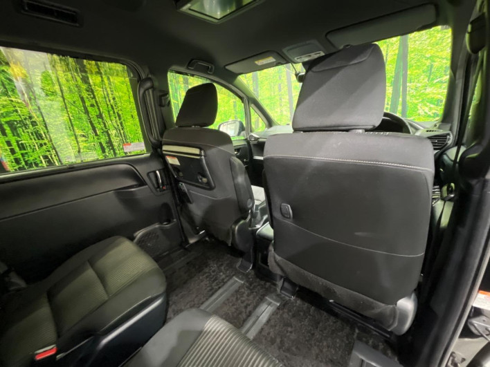 2019 Toyota Voxy DAA-ZWR80W (UW-69ef591602ee7)[14]