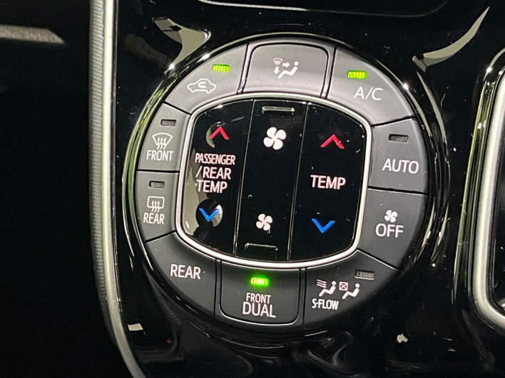 2019 Toyota Voxy DAA-ZWR80W (UW-69ef591602ee7)[29]