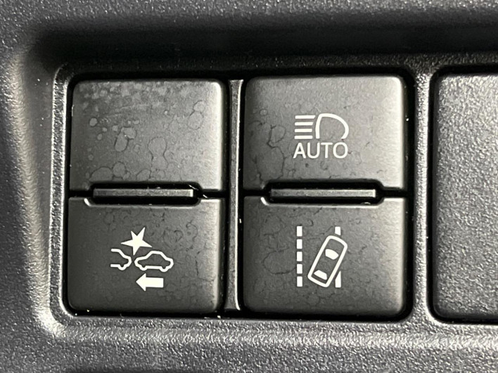 2019 Toyota Voxy DAA-ZWR80W (UW-69ef591602ee7)[17]