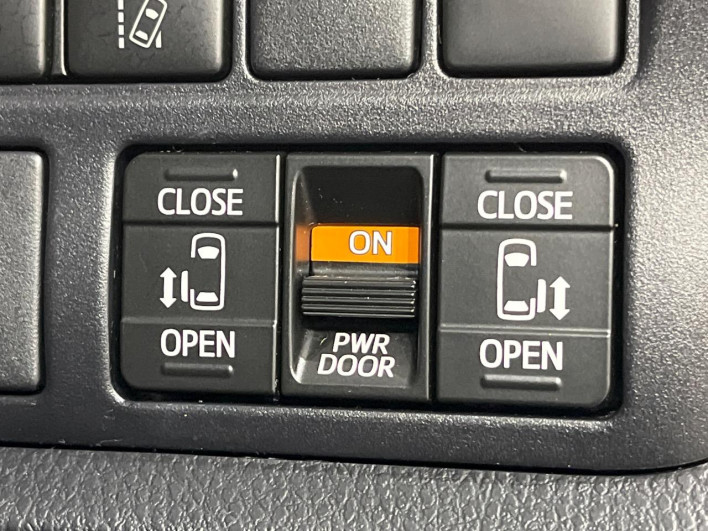 2019 Toyota Voxy DAA-ZWR80W (UW-69ef591602ee7)[19]