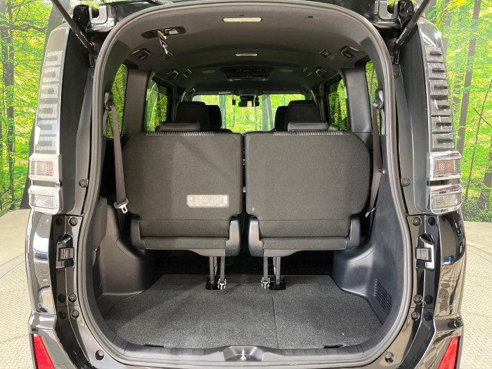 2019 Toyota Voxy DAA-ZWR80W (UW-69ef591602ee7)[7]