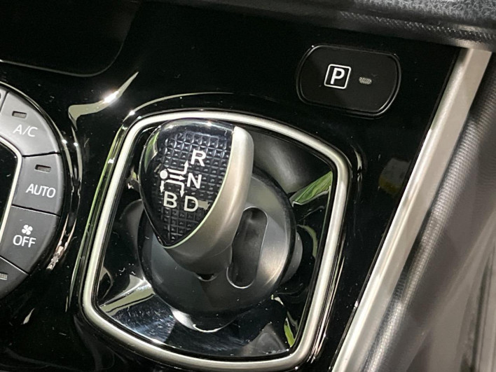 2019 Toyota Voxy DAA-ZWR80W (UW-69ef591602ee7)[25]