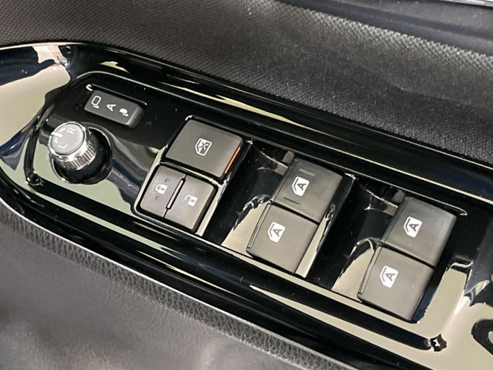 2019 Toyota Voxy DAA-ZWR80W (UW-69ef591602ee7)[16]