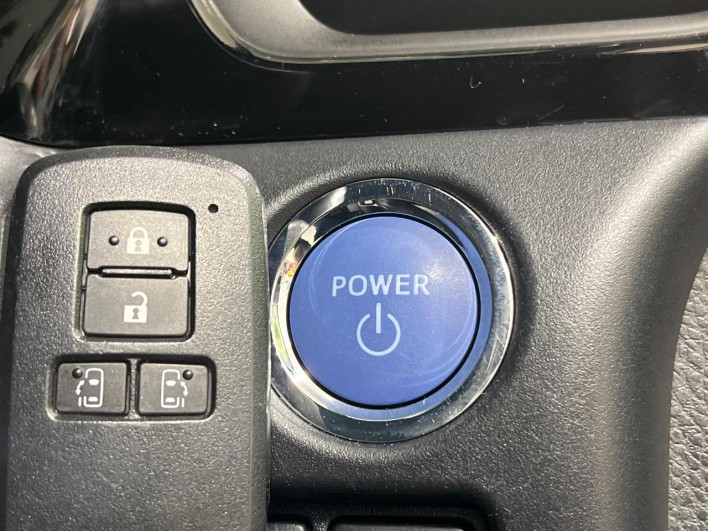 2019 Toyota Voxy DAA-ZWR80W (UW-69ef591602ee7)[21]