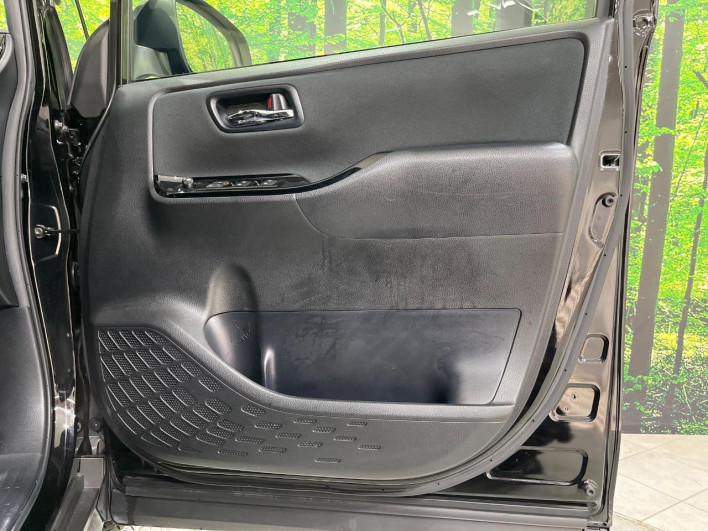 2019 Toyota Voxy DAA-ZWR80W (UW-69ef591602ee7)[15]