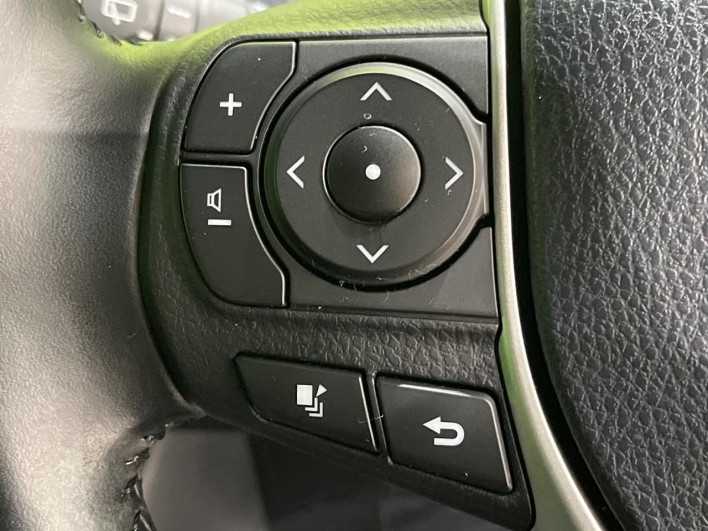 2019 Toyota Voxy DAA-ZWR80W (UW-69ef591602ee7)[23]