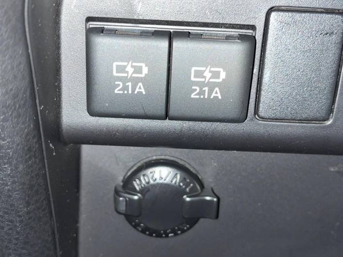 2019 Toyota Voxy DAA-ZWR80W (UW-69ef591602ee7)[27]