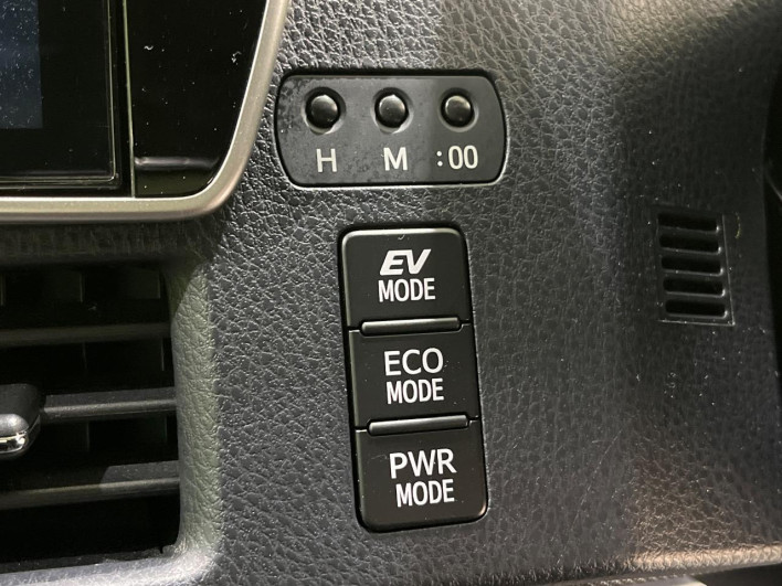 2019 Toyota Voxy DAA-ZWR80W (UW-69ef591602ee7)[24]
