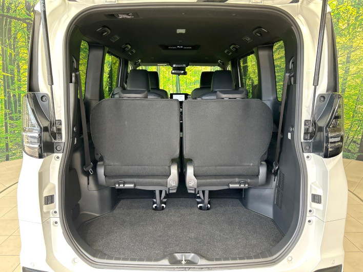 2022 Toyota Voxy 6AA-ZWR90W (UW-69ef5917781ad)[27]