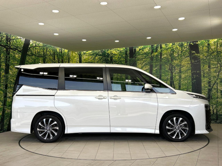 2022 Toyota Voxy 6AA-ZWR90W (UW-69ef5917781ad)[10]