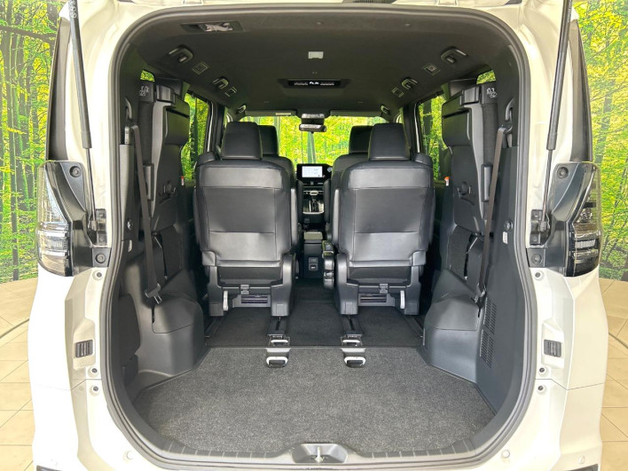 2022 Toyota Voxy 6AA-ZWR90W (UW-69ef5917781ad)[25]